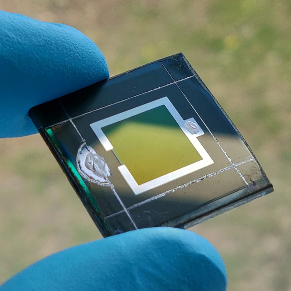 World record for tandem perovskite-CIGS solar cell image