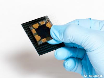Solliance and MiaSole reach 21.5% efficiency with flexible perovskite/CIGS tandem cell